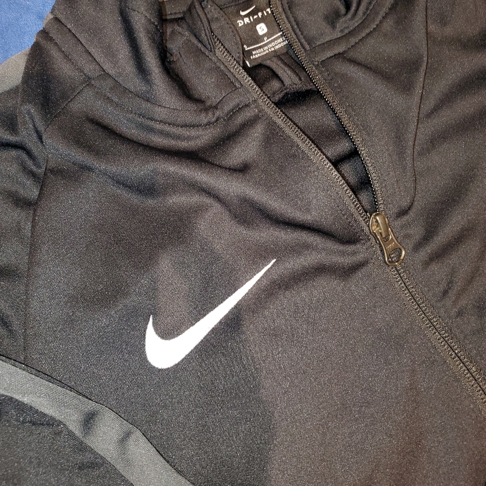 🔥Nike track jacket🔥